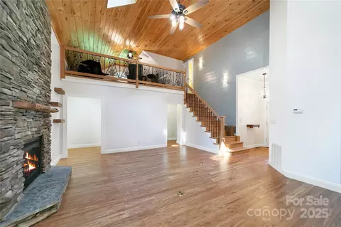 Living - 33 Red Fox Ln, Brevard, NC 28712 photo 5 of 12