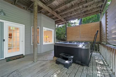 Exterior - 33 Red Fox Ln, Brevard, NC 28712 photo 7 of 11