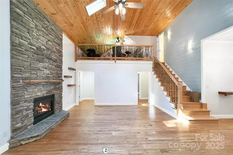 Living - 33 Red Fox Ln, Brevard, NC 28712 photo 4 of 12