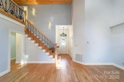 Living - 33 Red Fox Ln, Brevard, NC 28712 photo 2 of 12