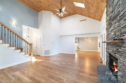 Living - 33 Red Fox Ln, Brevard, NC 28712 photo 3 of 12