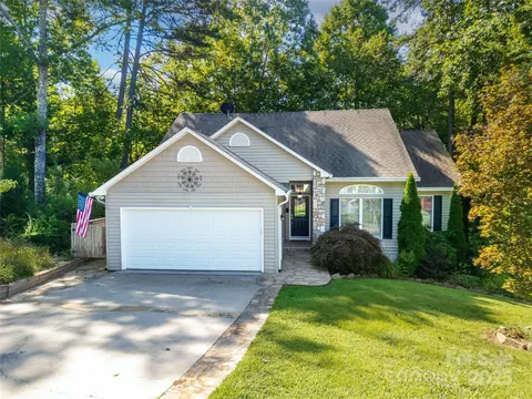 33 Red Fox Ln, Brevard, NC 28712