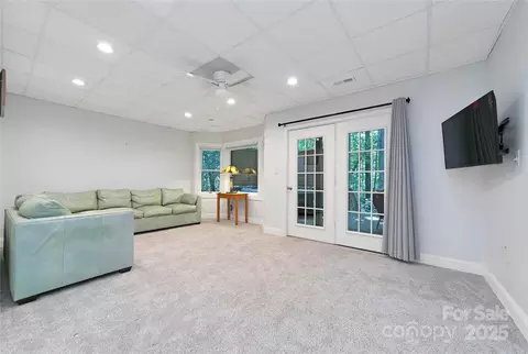 Living - 33 Red Fox Ln, Brevard, NC 28712 photo 11 of 12
