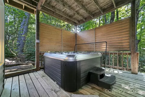 Exterior - 33 Red Fox Ln, Brevard, NC 28712 photo 8 of 11