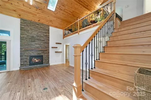 Living - 33 Red Fox Ln, Brevard, NC 28712 photo 1 of 12