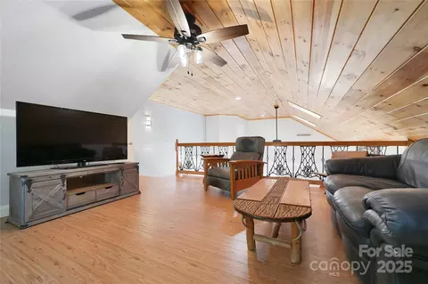 Living - 33 Red Fox Ln, Brevard, NC 28712 photo 8 of 12