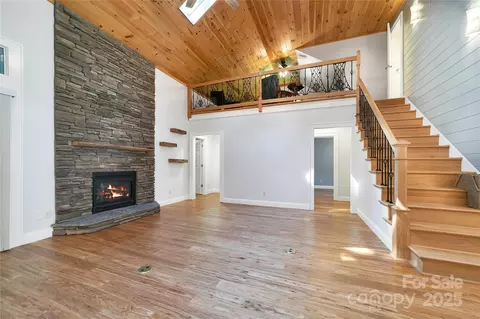 Living - 33 Red Fox Ln, Brevard, NC 28712 photo 6 of 12