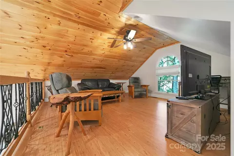 Living - 33 Red Fox Ln, Brevard, NC 28712 photo 7 of 12