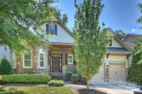 7415 Edenbridge Ln, Charlotte, NC 28226