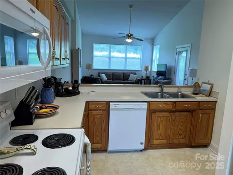 Kitchen - 3910 Azalea Trl, Denver, NC 28037 photo 4 of 4