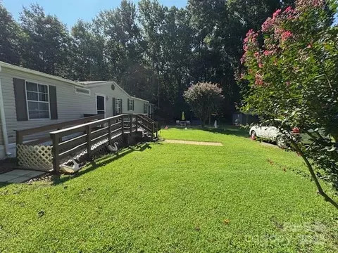 1761 Finch Farm 4 Rd #4, Trinity, NC 27370