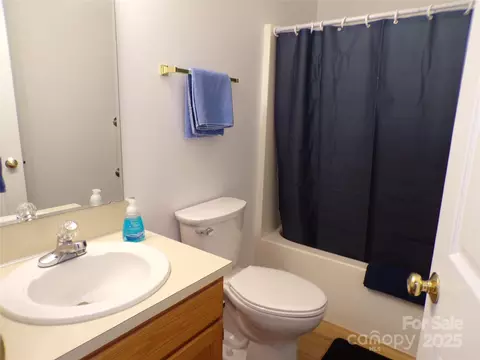 Bath - 319 7th Street Sw E5 Pl SW #E5, Conover, NC 28613 photo 2 of 2