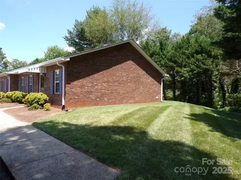 Exterior - 319 7th Street Sw E5 Pl SW #E5, Conover, NC 28613 photo 1 of 5