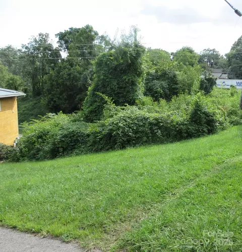 3 N Belgium Ln, Asheville, NC 28806