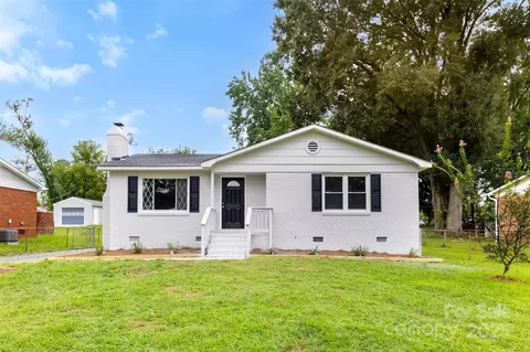 4700 Pineleaf Dr, Charlotte, NC 28269