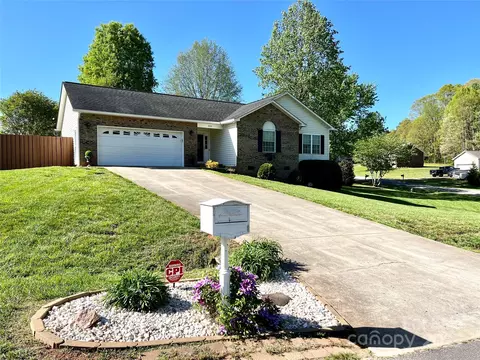2090 Summerfield Cir, Conover, NC 28613