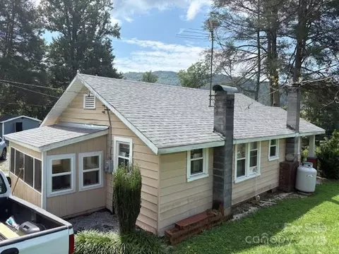 3015 Sun Pl, Lenoir, NC 28645