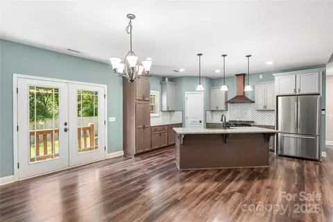 5496 White Oak Rd, Waynesville, NC 28785