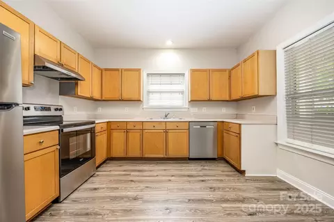 Kitchen - 21252 Hickory St, Cornelius, NC 28031 photo 2 of 3