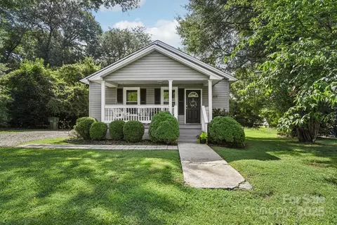 105 Bell St, Mount Holly, NC 28120