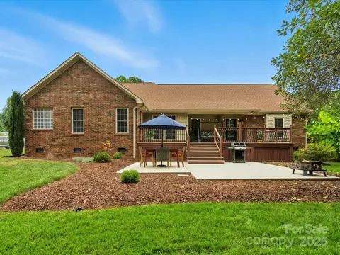 Exterior - 4853 Austin Shores Dr, Denver, NC 28037 photo 4 of 11