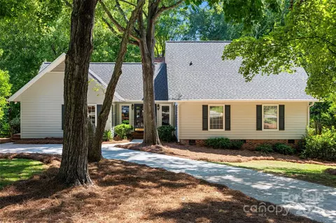5225 Camilla Dr, Charlotte, NC 28226