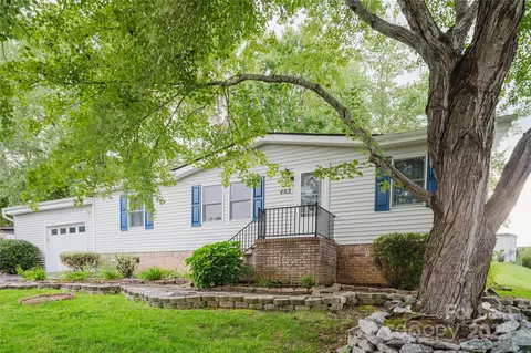 402 Deerfield Ct, Hendersonville, NC 28792