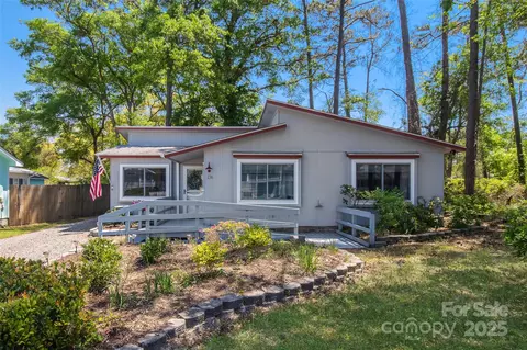 136 19th St, Oak Island, NC 28465