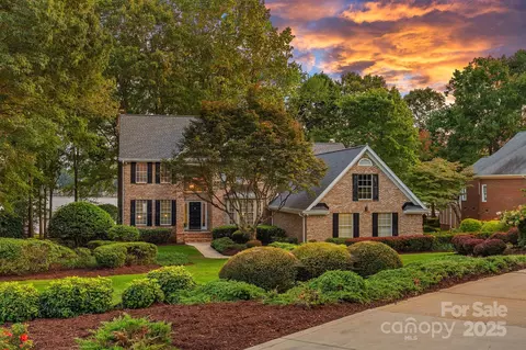 121 Harbor Shore Ct, Mooresville, NC 28117
