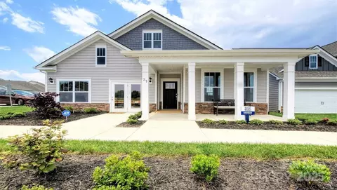 22 Fox Cove Rd, Hendersonville, NC 28792