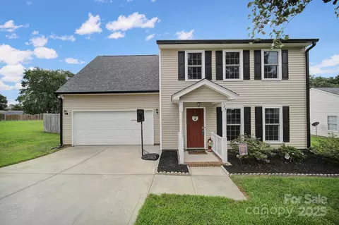 124 Kristens Court Dr, Mooresville, NC 28115