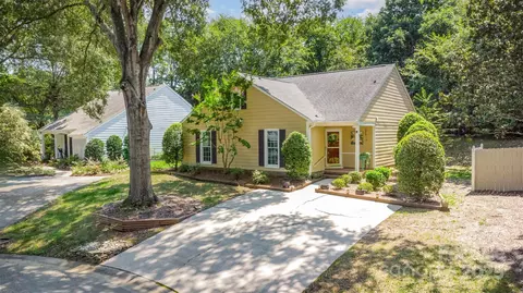 2605 Hillmont Dr, Charlotte, NC 28226