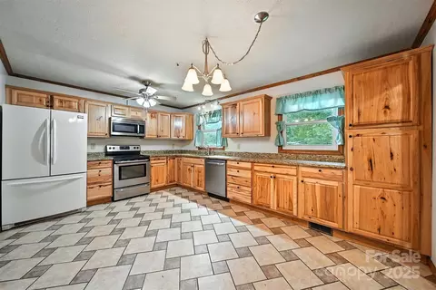 3395 Danial St, Conover, NC 28613 photo 7