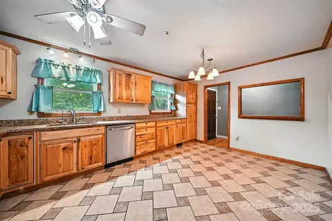 3395 Danial St, Conover, NC 28613 photo 8