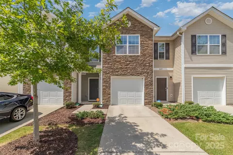 6123 Guildford Hill Ln, Charlotte, NC 28215