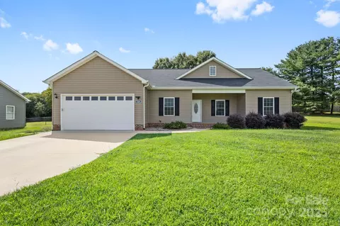 129 Sara Ln, Statesville, NC 28625
