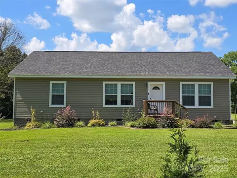 1021 N Main St, Troy, NC 27371