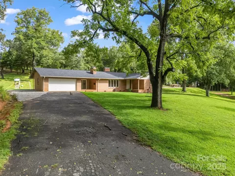 1449 Island Ford Rd, Mooresboro, NC 28114