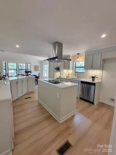 Kitchen - 600 Pine Run Ridge Rd, Spruce Pine, NC 28777 photo 4 of 6