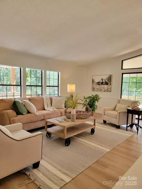 Living - 600 Pine Run Ridge Rd, Spruce Pine, NC 28777 photo 2 of 7