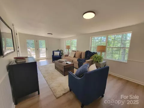Living - 600 Pine Run Ridge Rd, Spruce Pine, NC 28777 photo 5 of 7