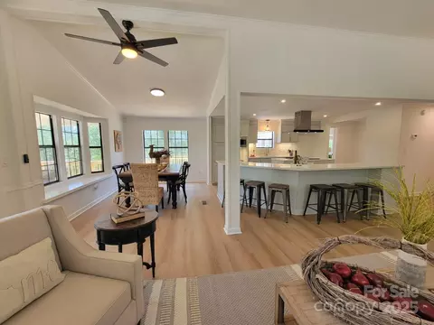 Living - 600 Pine Run Ridge Rd, Spruce Pine, NC 28777 photo 3 of 7