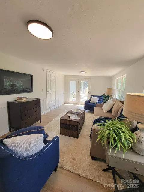 Living - 600 Pine Run Ridge Rd, Spruce Pine, NC 28777 photo 6 of 7