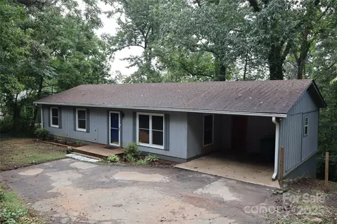 124 Pine Hill Dr, Swannanoa, NC 28778
