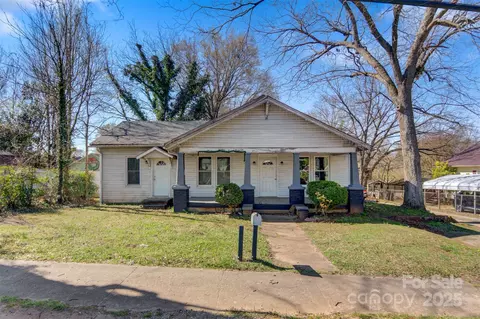 21 W D St, Newton, NC 28658