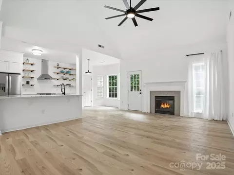 128 Steamboat Dr, Mount Holly, NC 28120