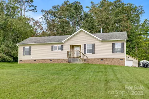 70 Old Bee Tree Rd, Swannanoa, NC 28778