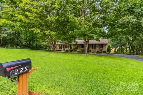 225 Oakmont Rd, Stanley, NC 28164