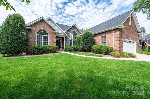 1734 30th Avenue Ne Dr NE, Hickory, NC 28601