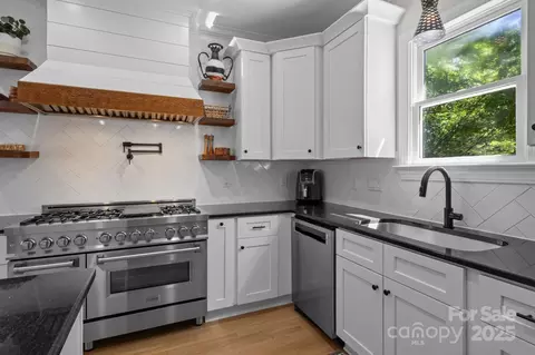 Kitchen - 119 Chambers St, Davidson, NC 28036 photo 5 of 6